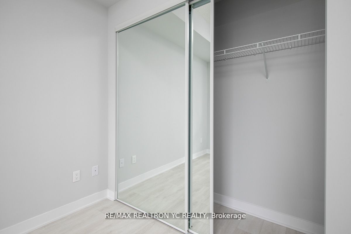 2221 Yonge St, unit 1010 for rent