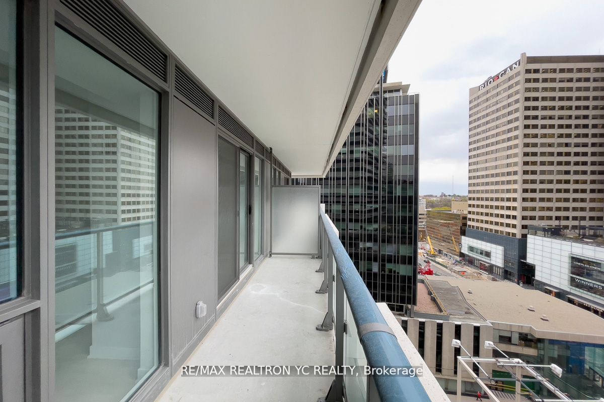 2221 Yonge St, unit 1010 for rent