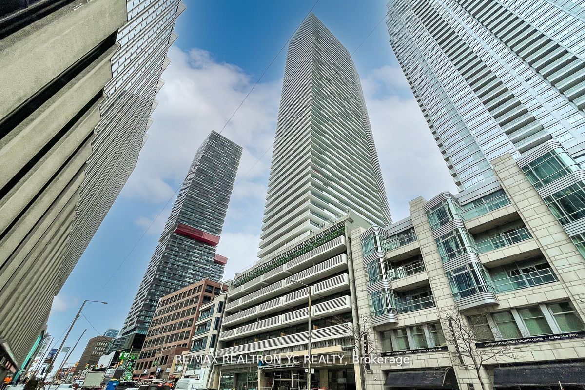 2221 Yonge St, unit 1010 for rent