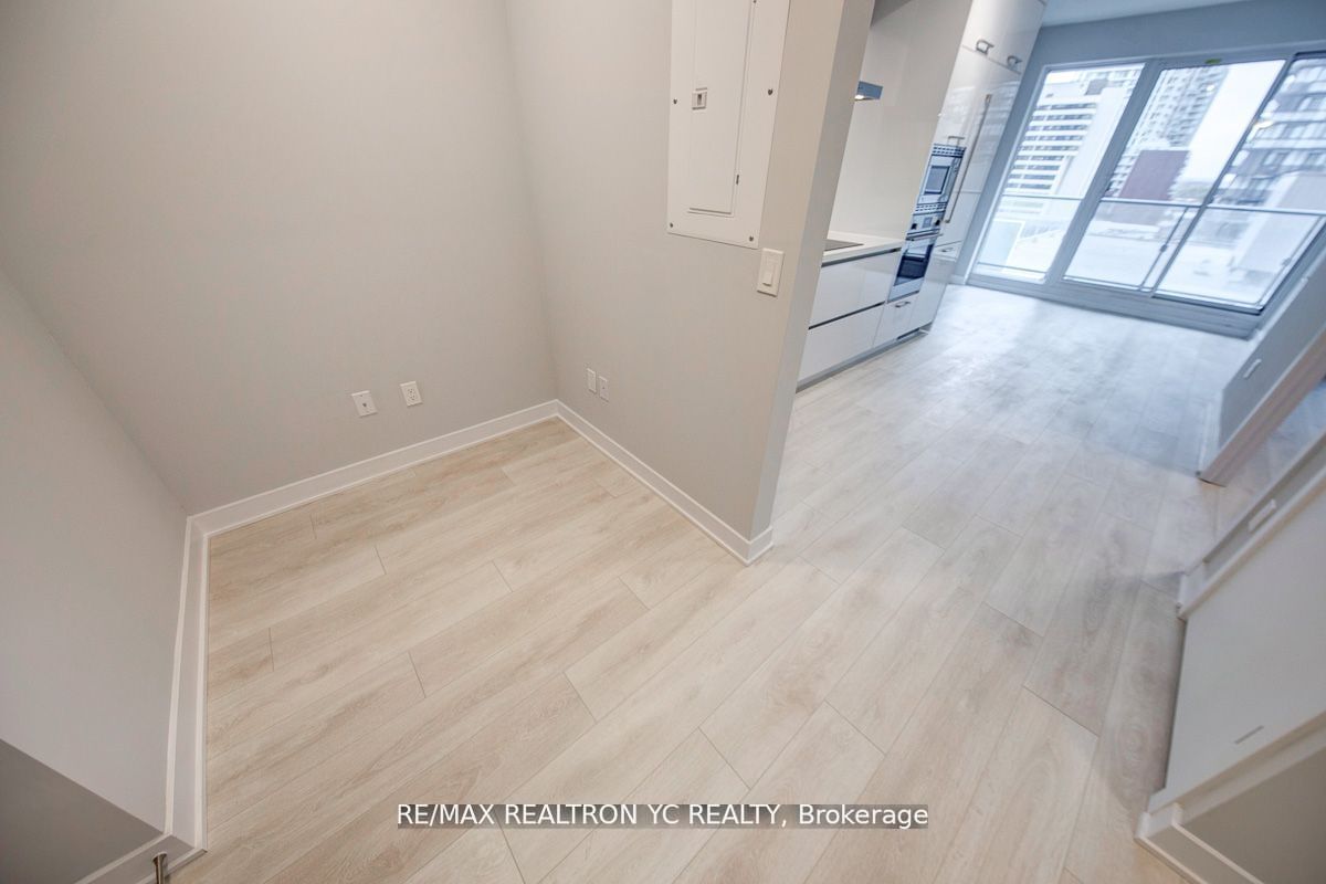 2221 Yonge St, unit 1010 for rent