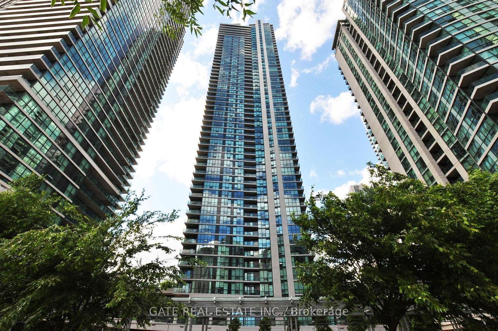 18 Harbour St, unit 1809 for rent