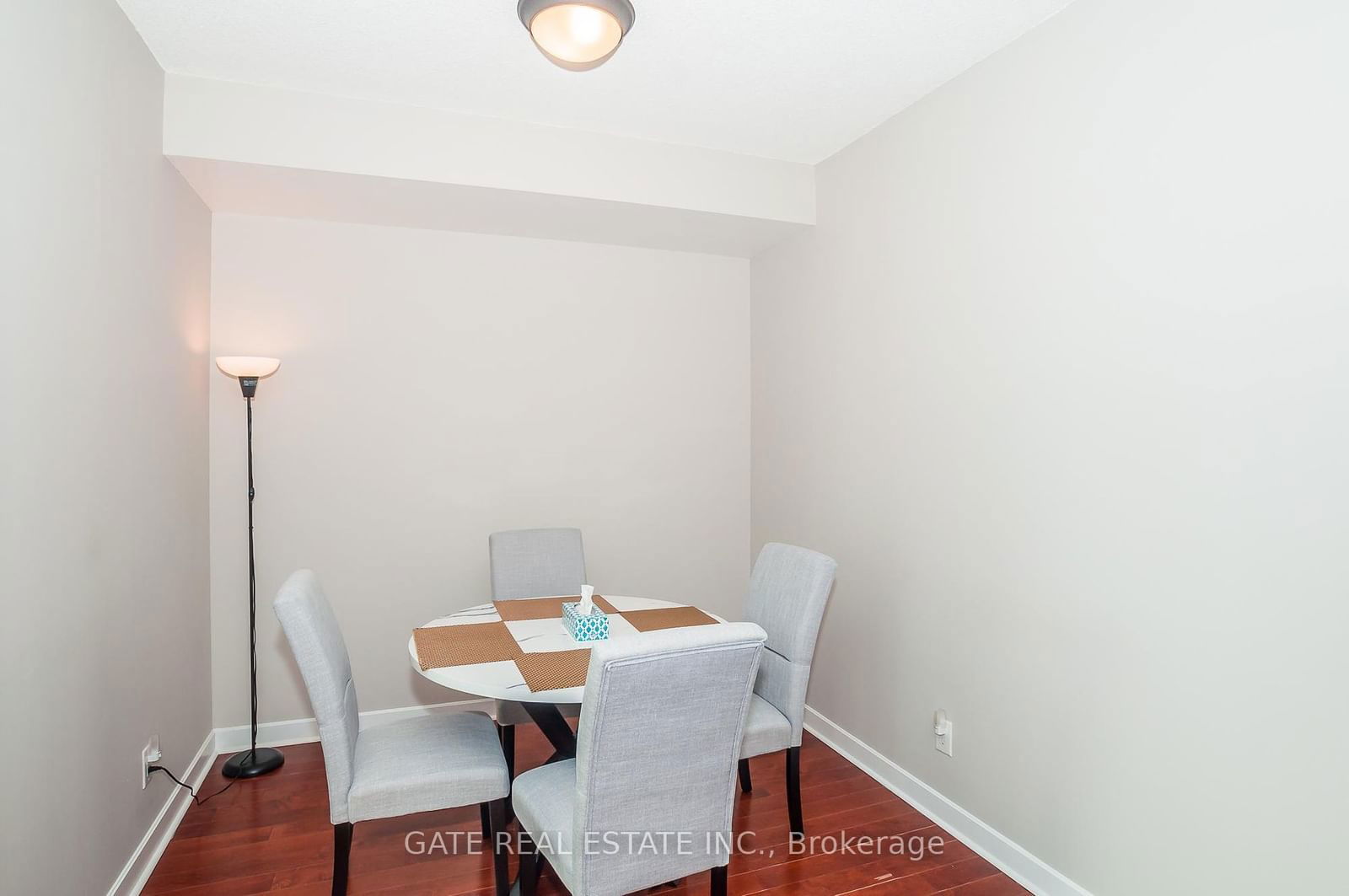 18 Harbour St, unit 1809 for rent