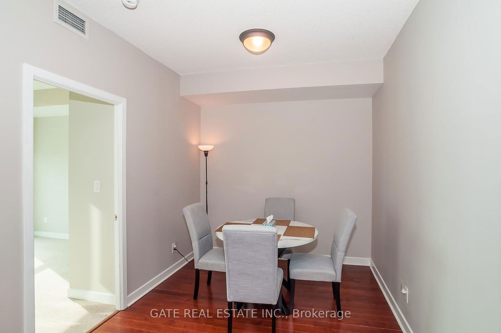 18 Harbour St, unit 1809 for rent