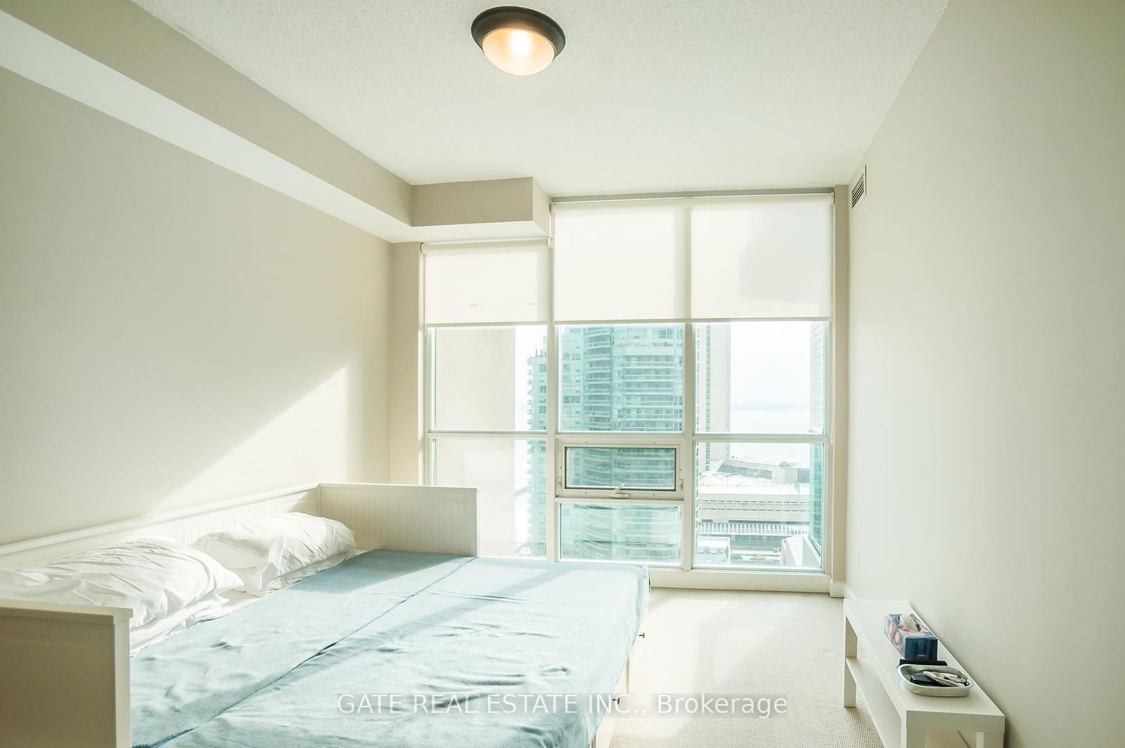 18 Harbour St, unit 1809 for rent