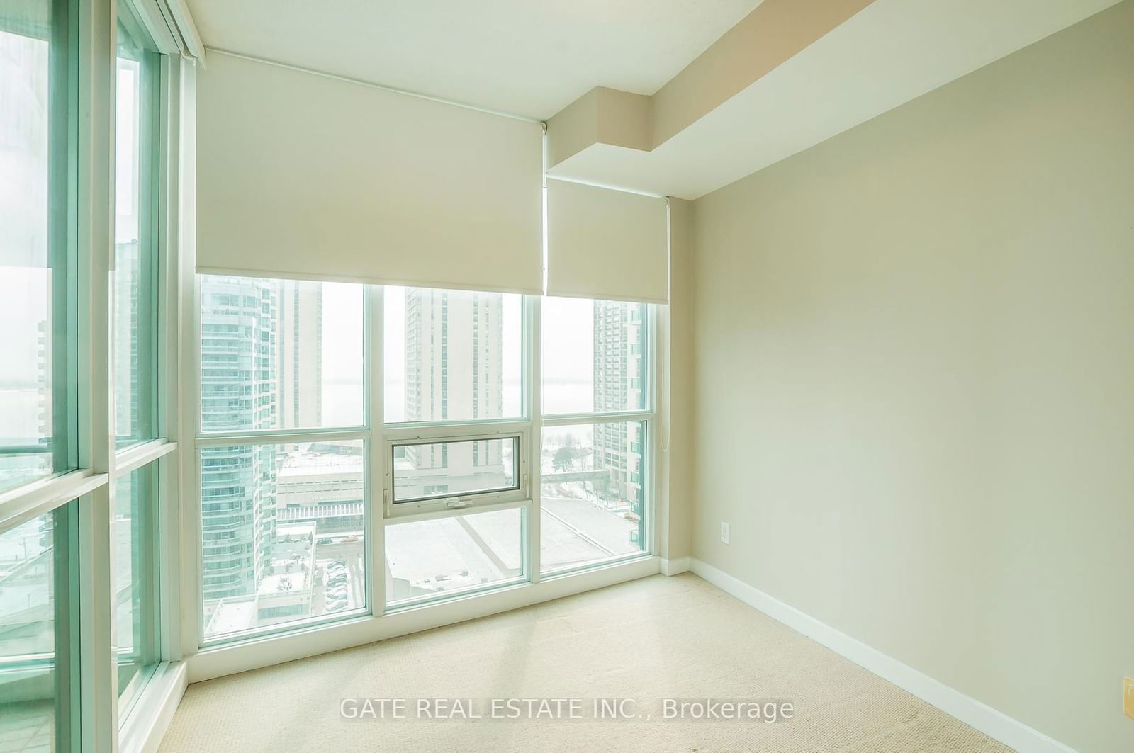 18 Harbour St, unit 1809 for rent