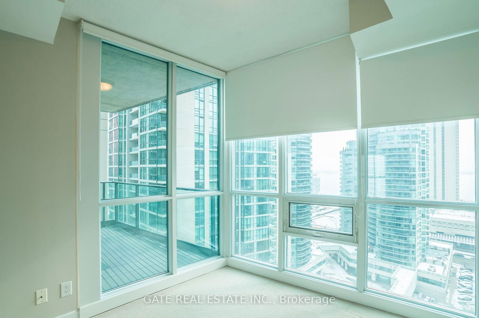 18 Harbour St, unit 1809 for rent