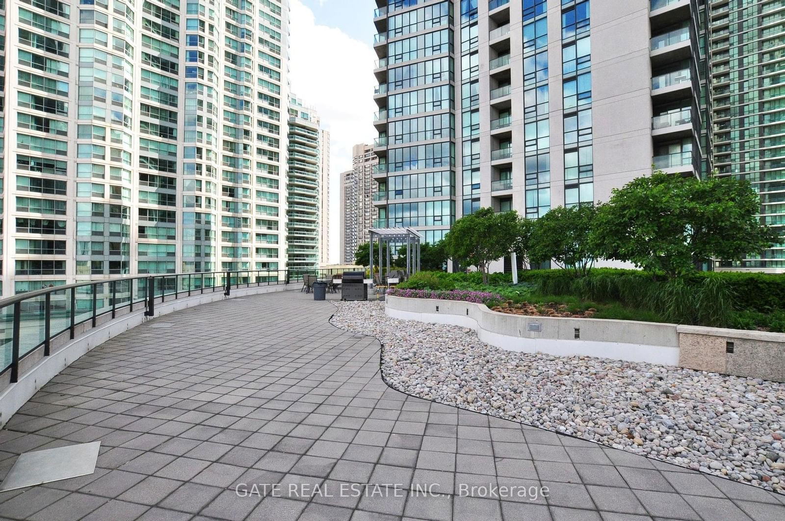 18 Harbour St, unit 1809 for rent