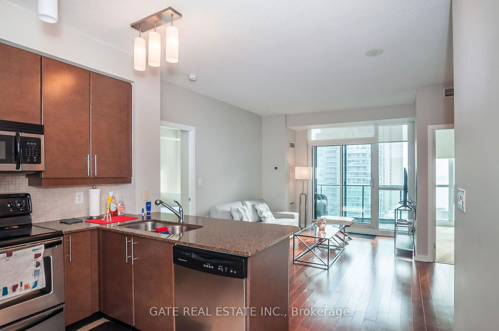 18 Harbour St, unit 1809 for rent