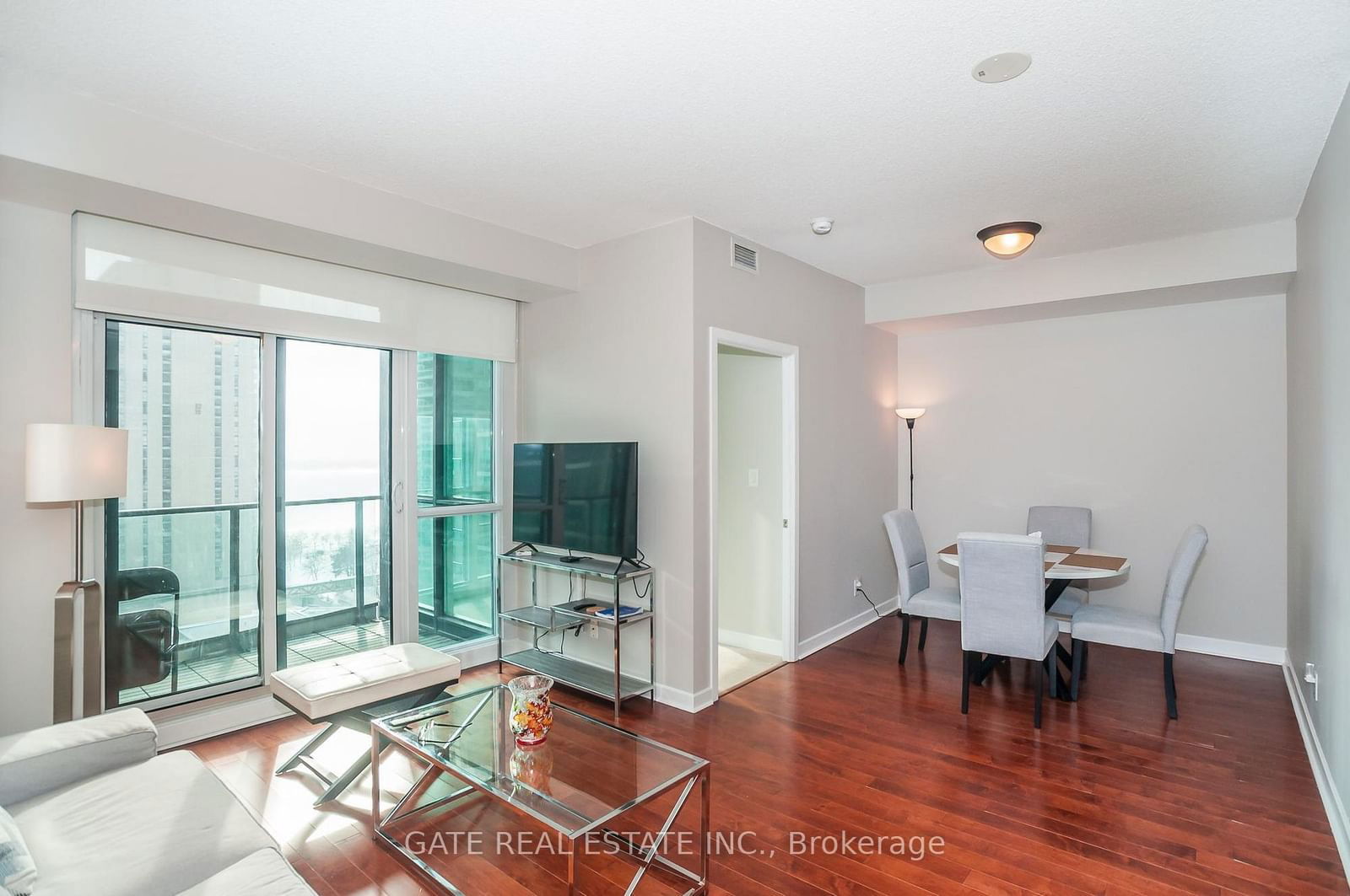 18 Harbour St, unit 1809 for rent