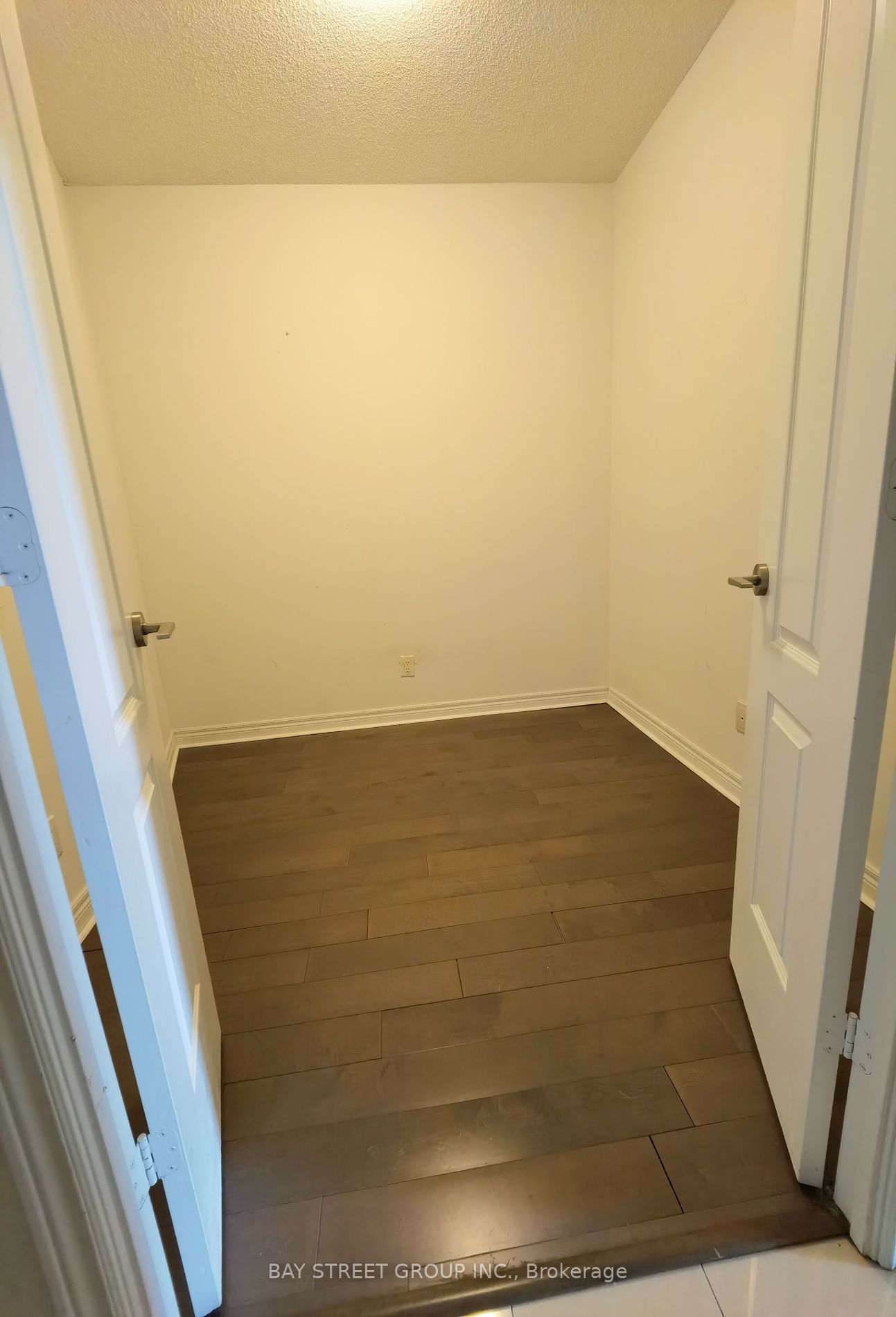 2756 Old Leslie St, unit 216 for rent