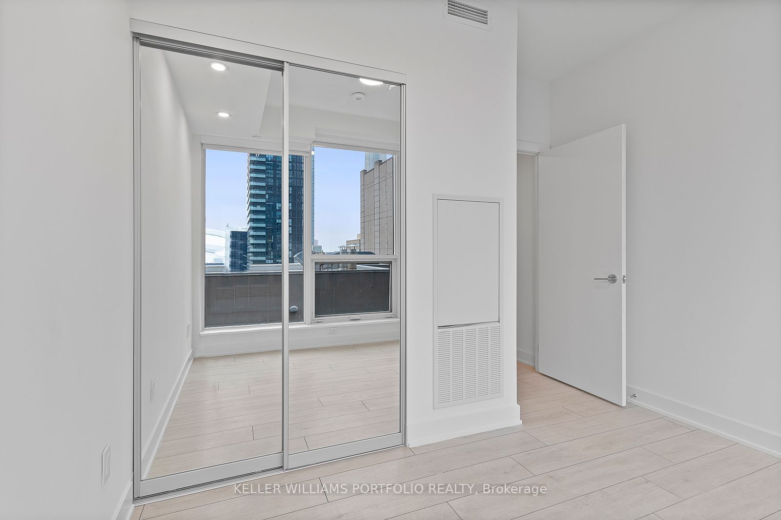 15 Mercer St, unit 1408 for rent