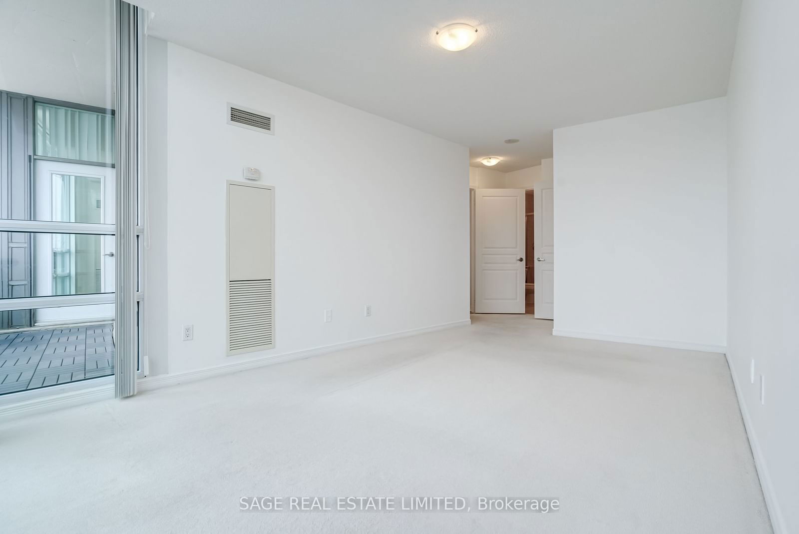 509 Beecroft Rd, unit 305 for rent