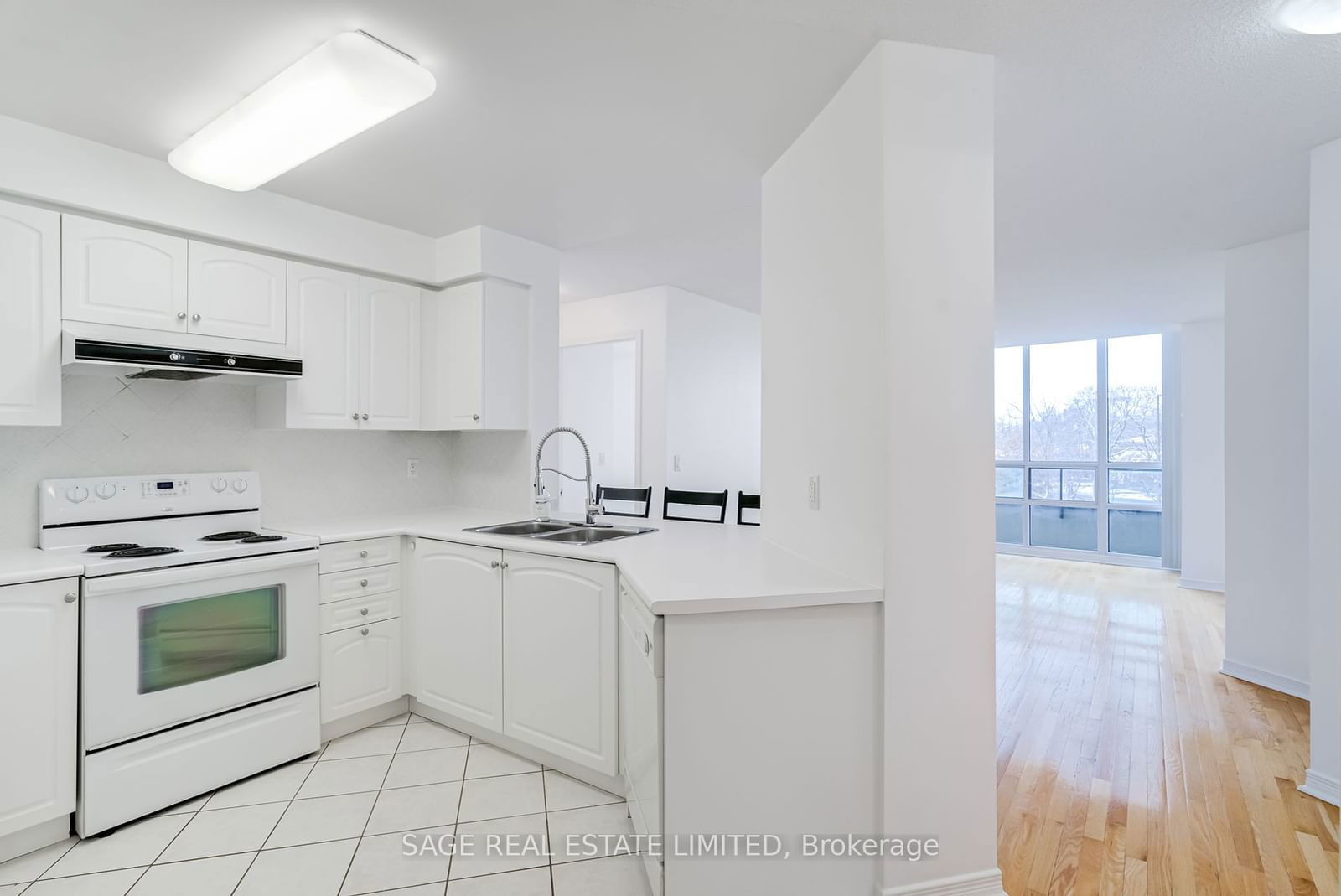 509 Beecroft Rd, unit 305 for rent