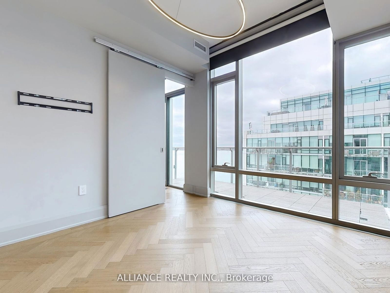 39 Queens Quay E, unit 1023 for rent