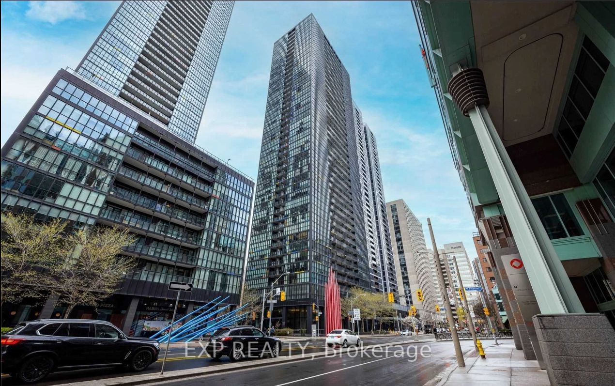 110 Charles St E, unit 3905 for rent