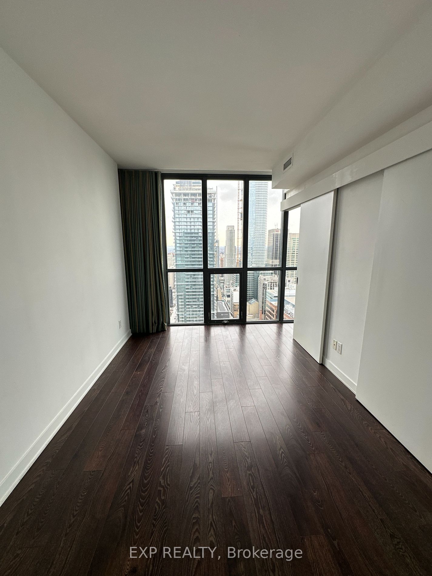 110 Charles St E, unit 3905 for rent