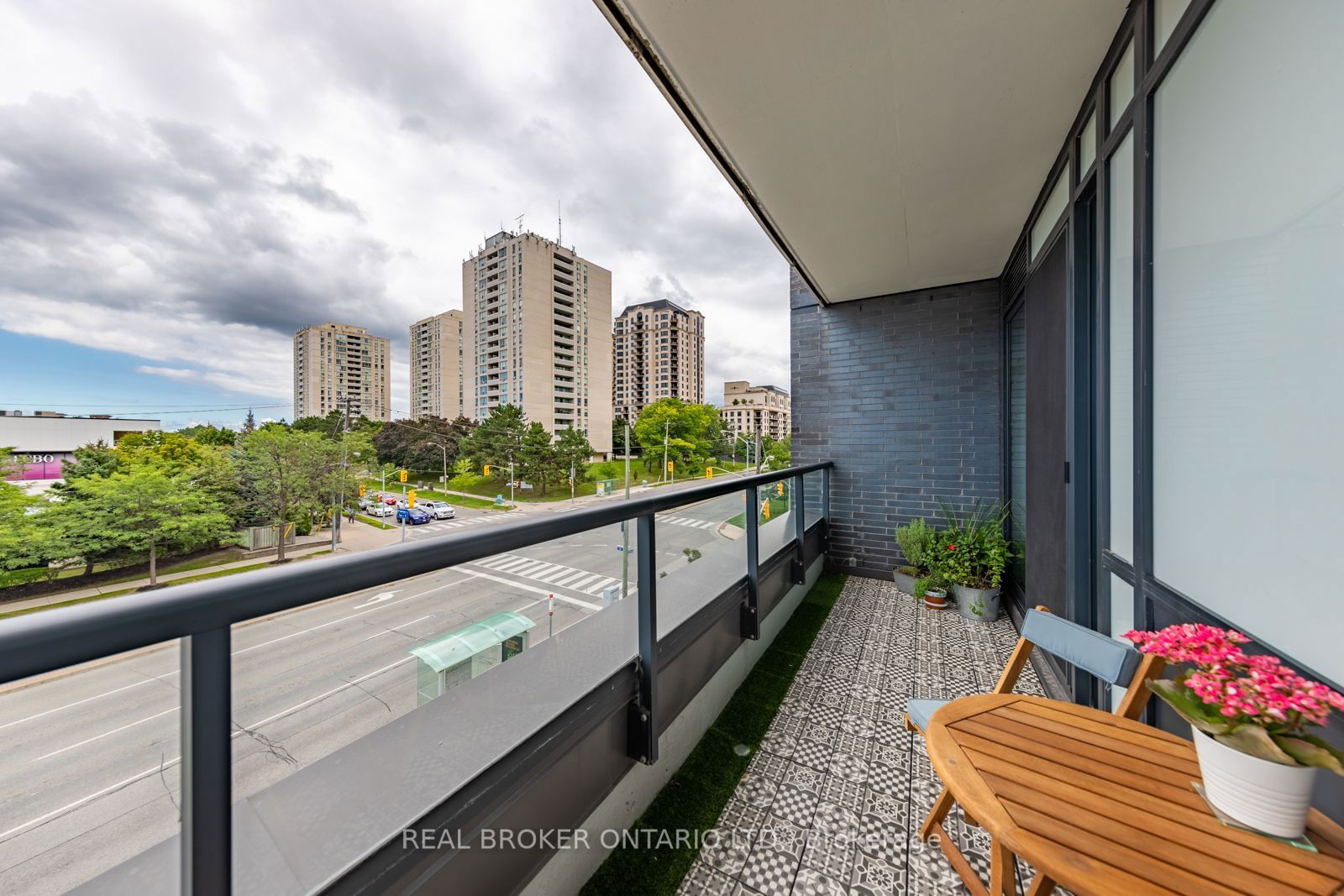 18 Rean Dr, unit 308 for rent