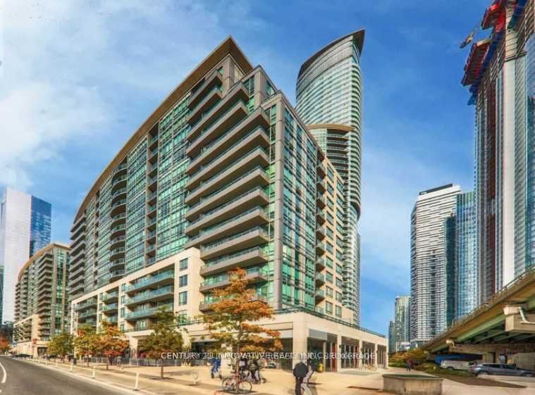 51 Lower Simcoe St, unit 628 for rent