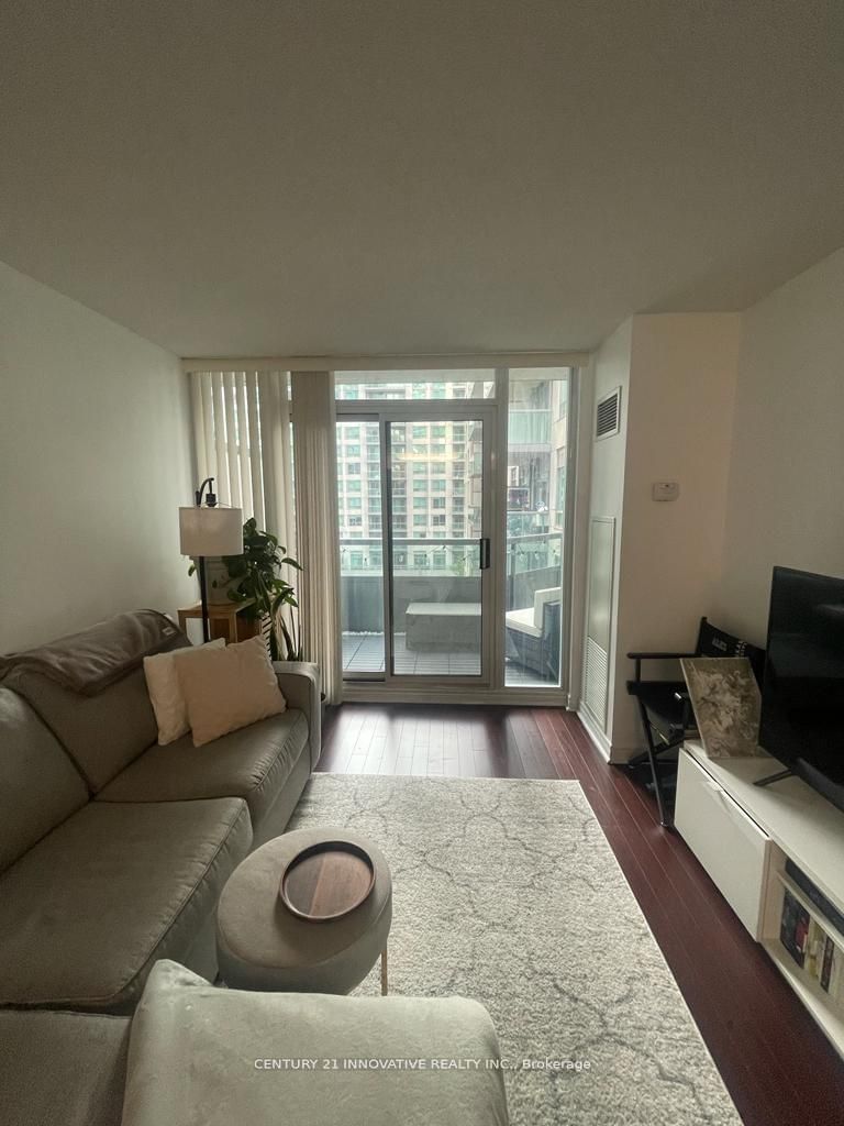 51 Lower Simcoe St, unit 628 for rent