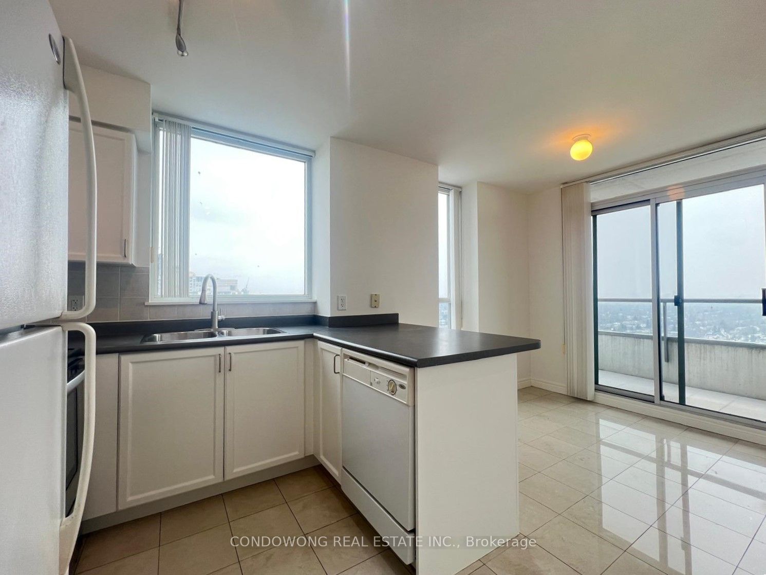 23 Hollywood Ave, unit 3605 for rent