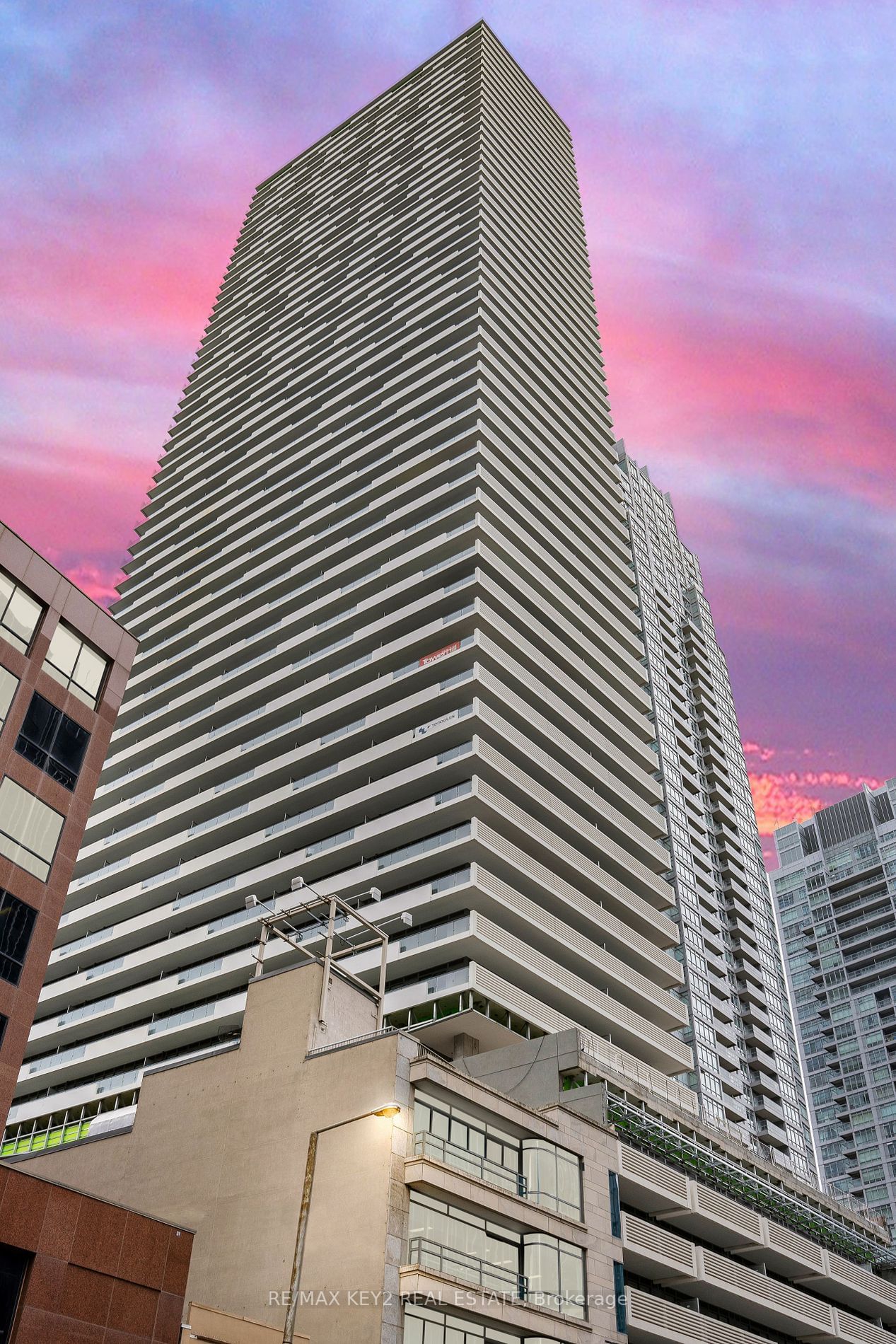 2221 Yonge St, unit 3402 for sale