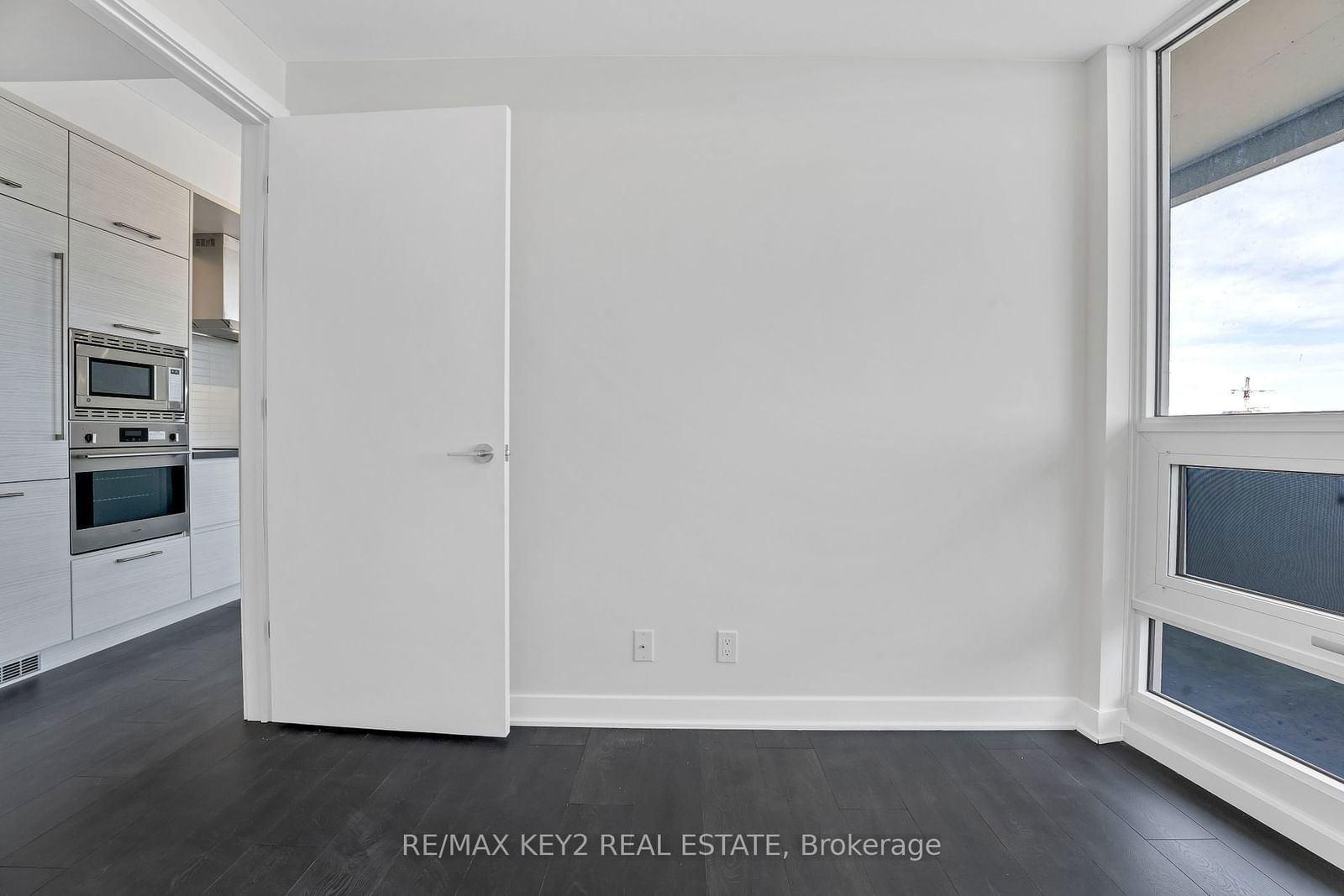 2221 Yonge St, unit 3402 for sale