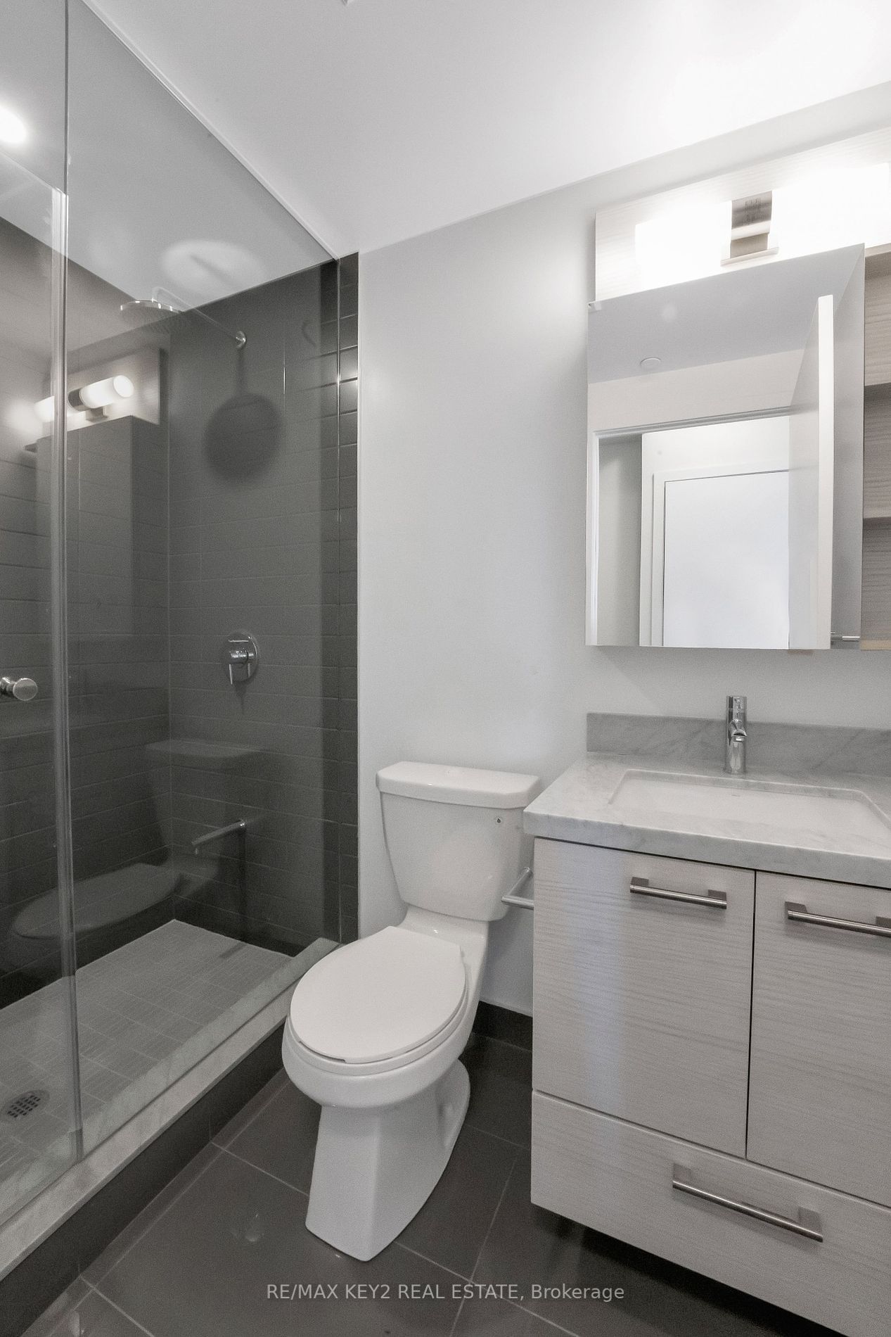 2221 Yonge St, unit 3402 for sale