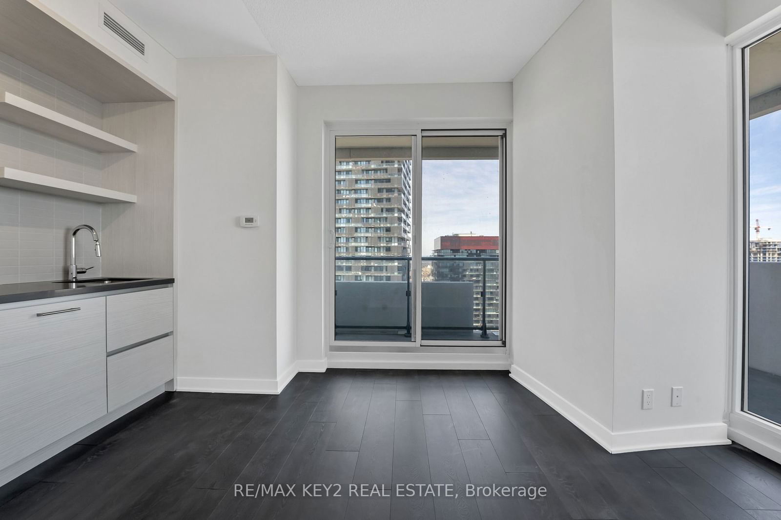 2221 Yonge St, unit 3402 for sale