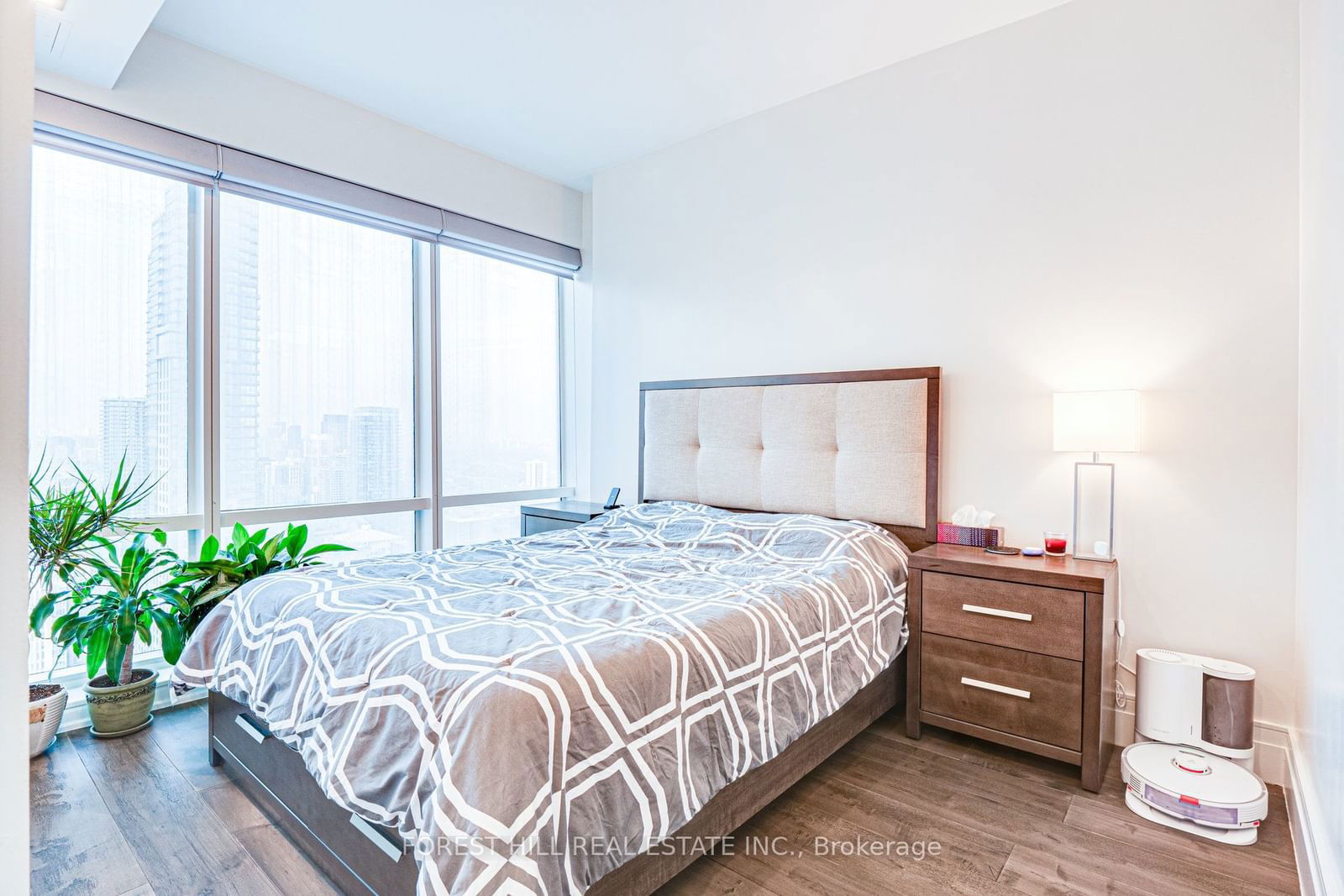 8 The Esplanade Ave, unit 4205 for rent