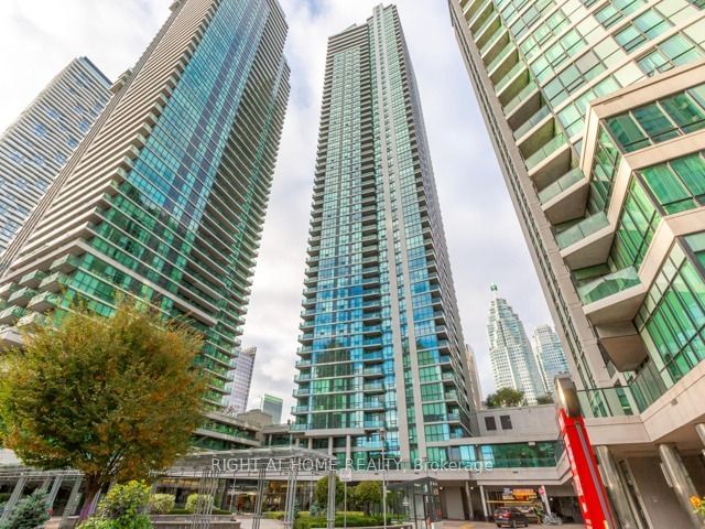 18 Harbour St, unit 1903 for rent