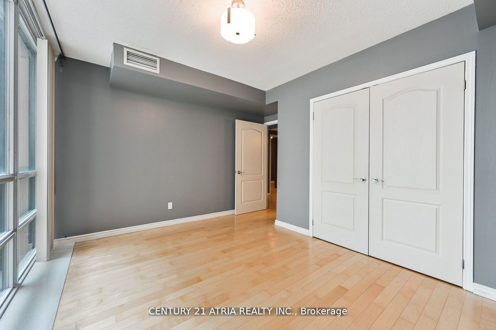 263 Wellington St W, unit 704 for rent