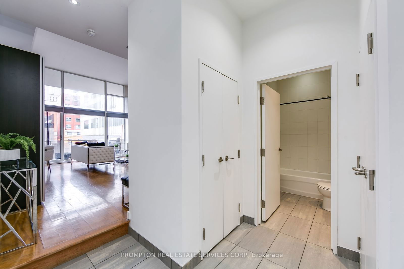 86 Gerrard St E, unit 1B for sale