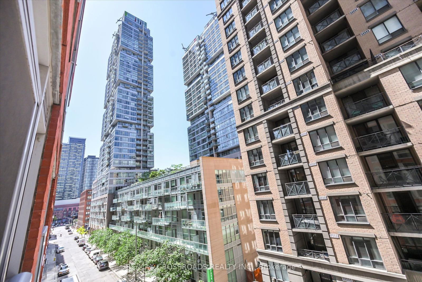 126 Simcoe St, unit 506 for sale