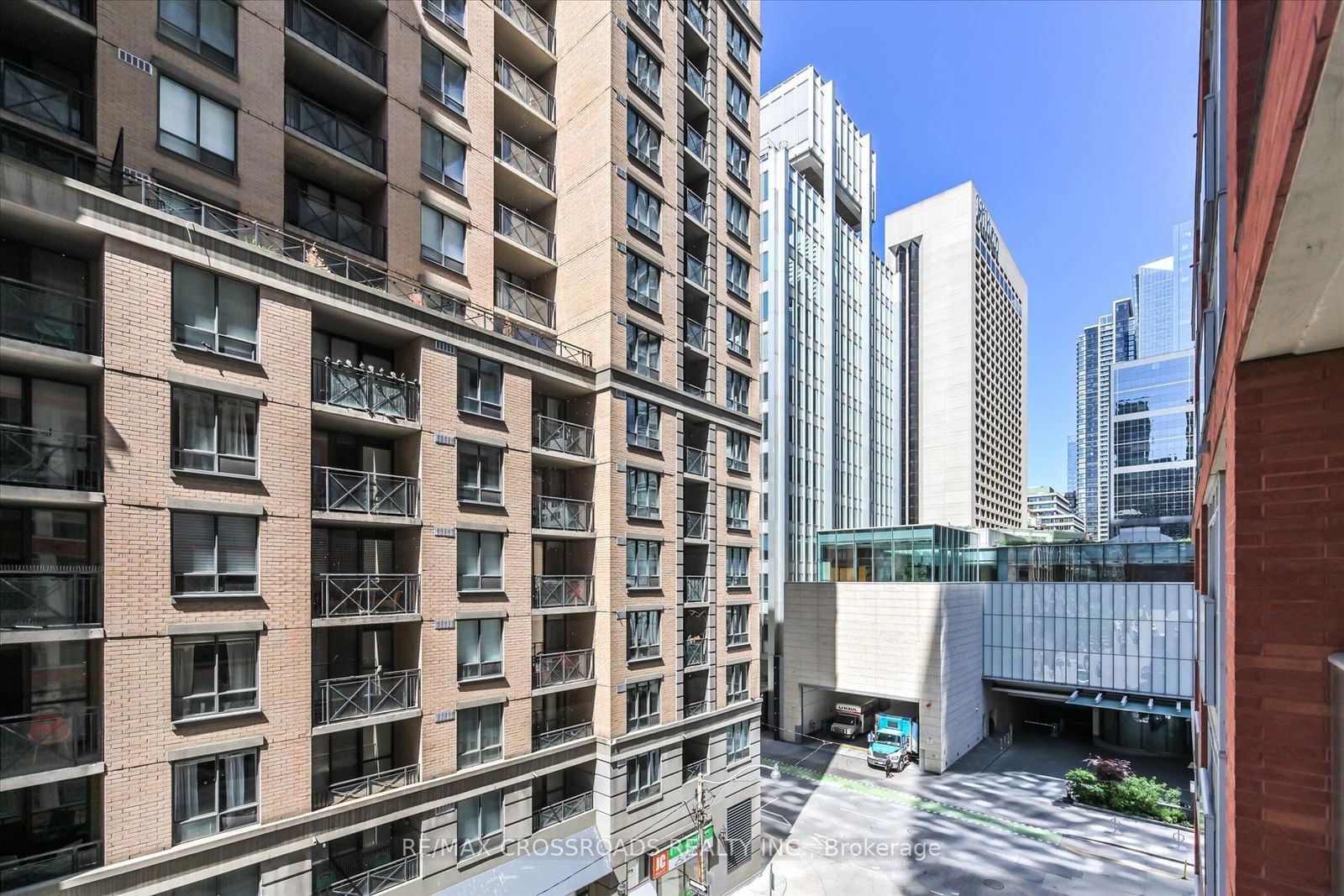 126 Simcoe St, unit 506 for sale