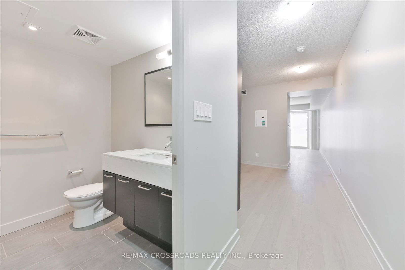 126 Simcoe St, unit 506 for sale