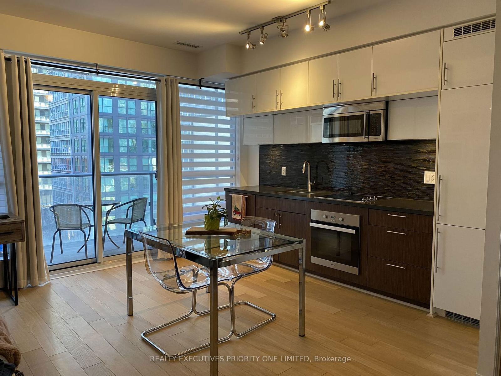 8 Mercer St, unit 1110 for rent