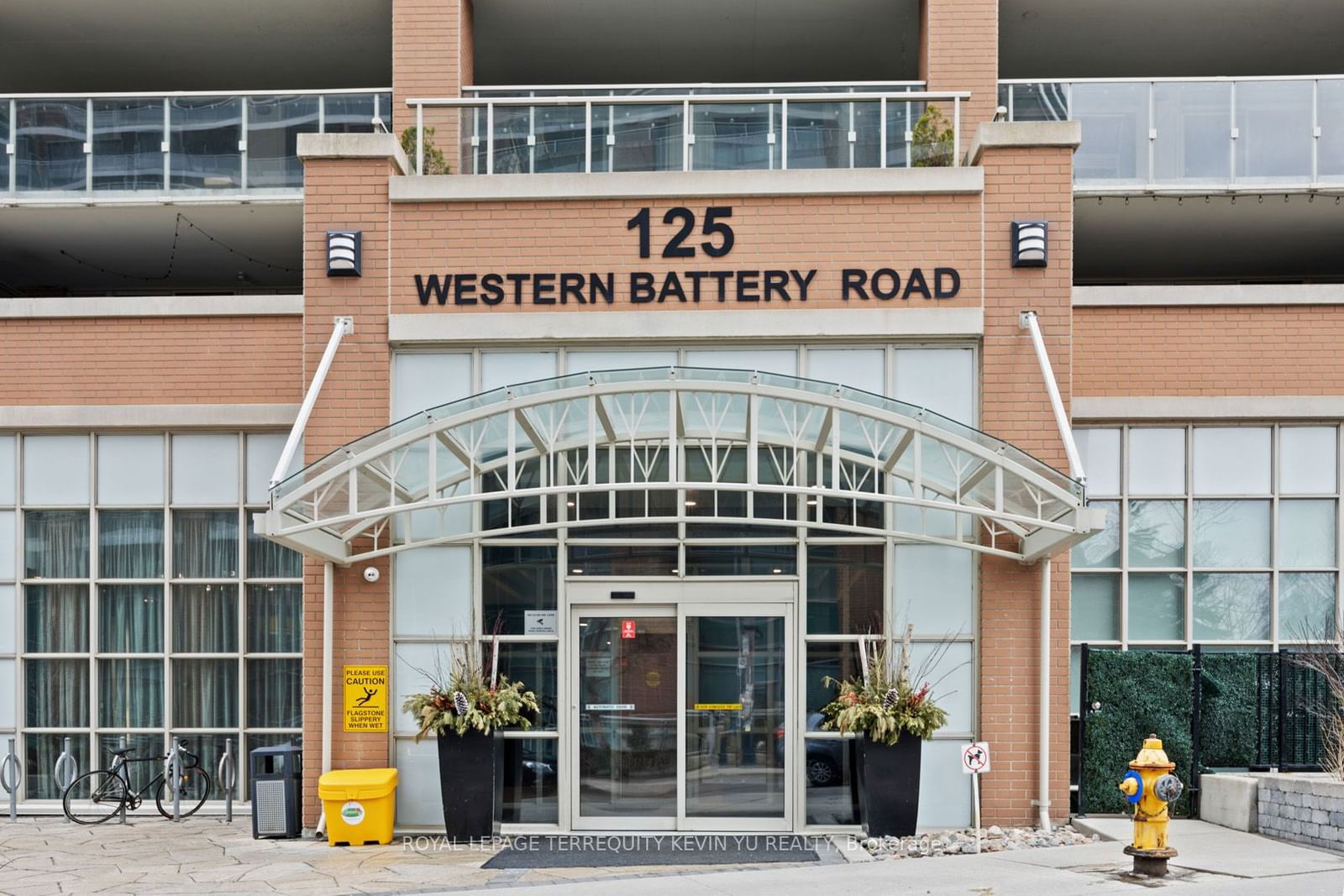 125 Western Battery Rd, unit 2802 for rent