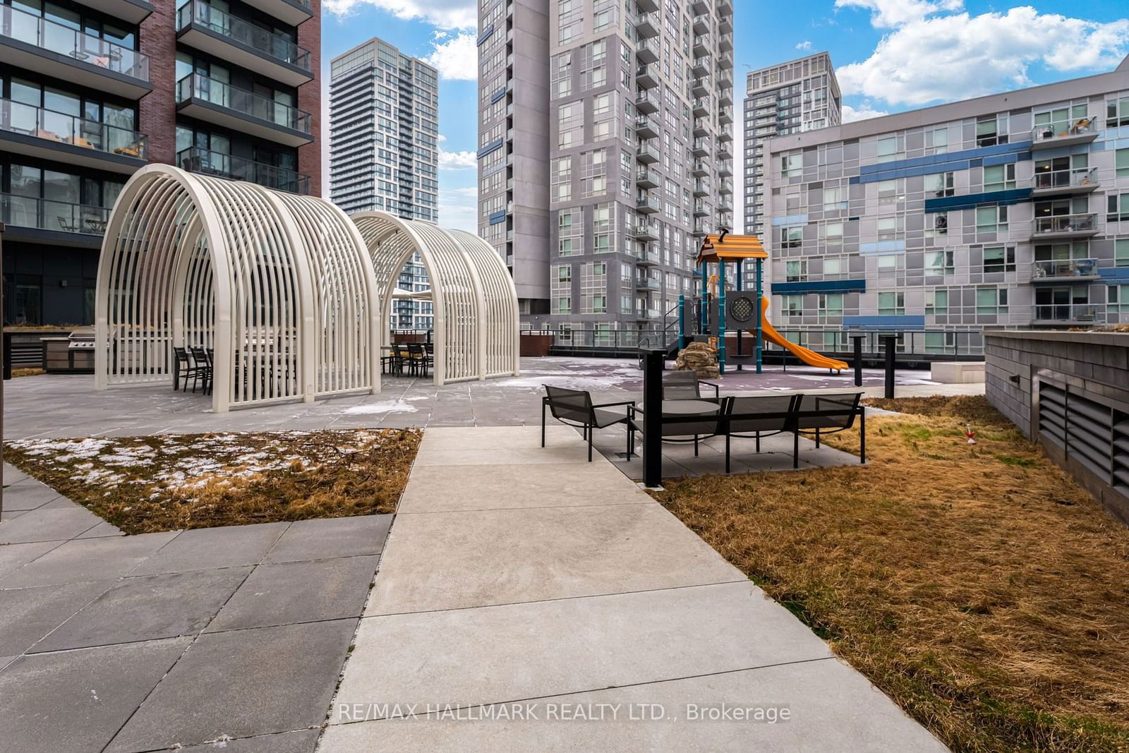 130 River St, unit 3012 for sale