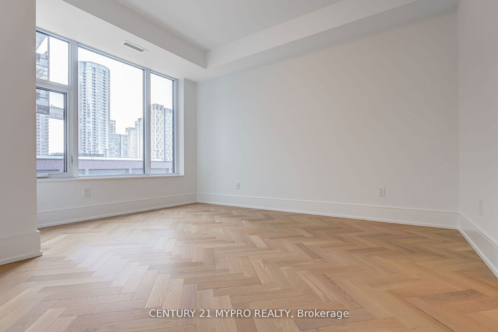 455 Wellington St W, unit 606 for sale