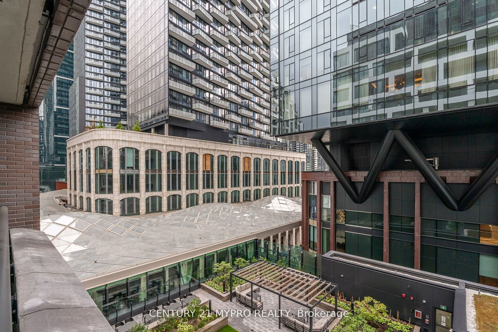 455 Wellington St W, unit 606 for sale