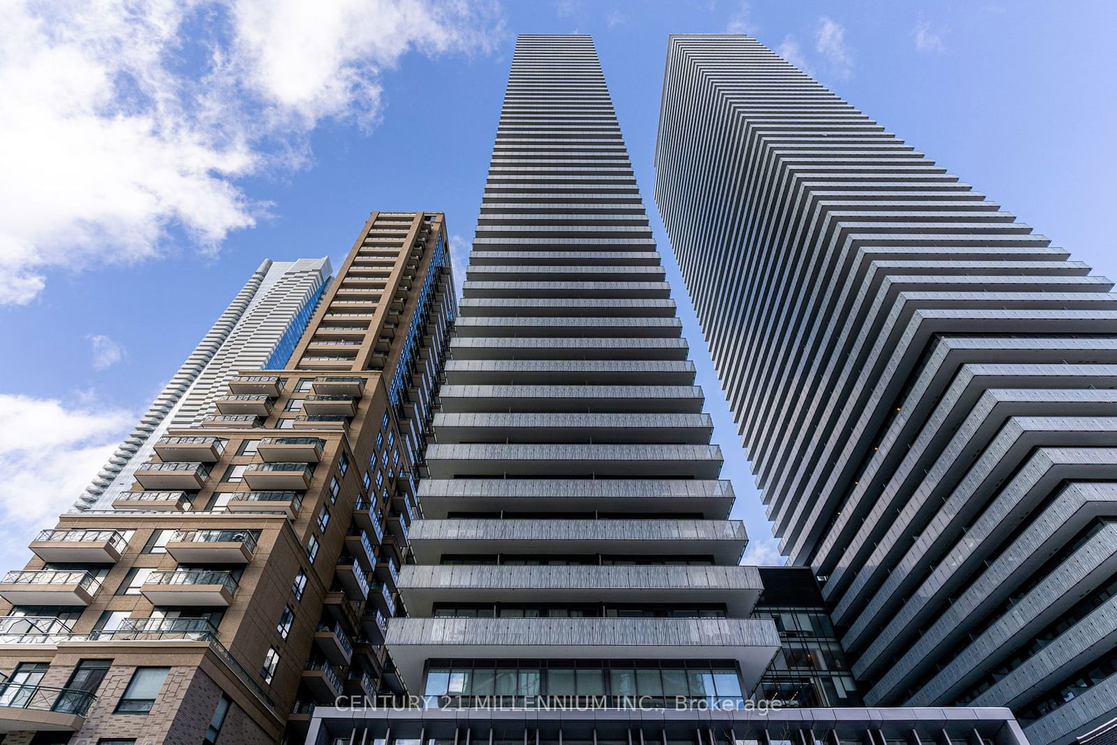 42 Charles St E, unit 801 for sale