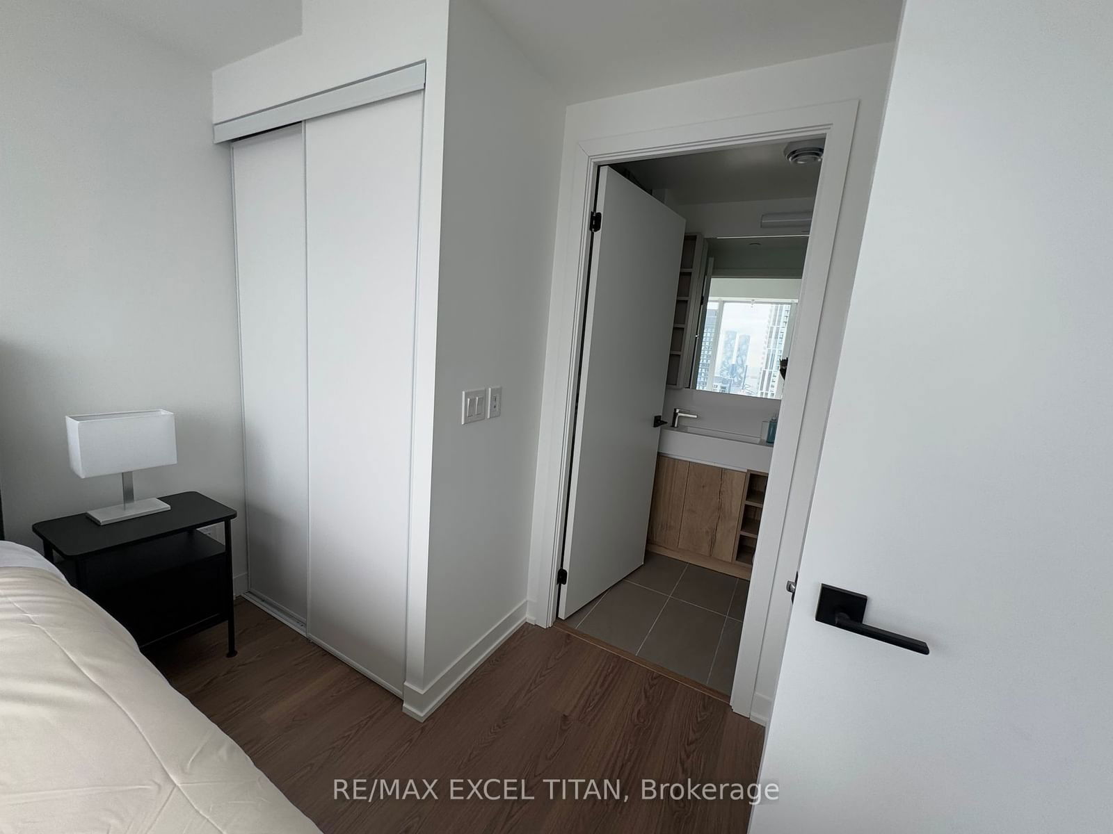 319 Jarvis St, unit 4001 for rent