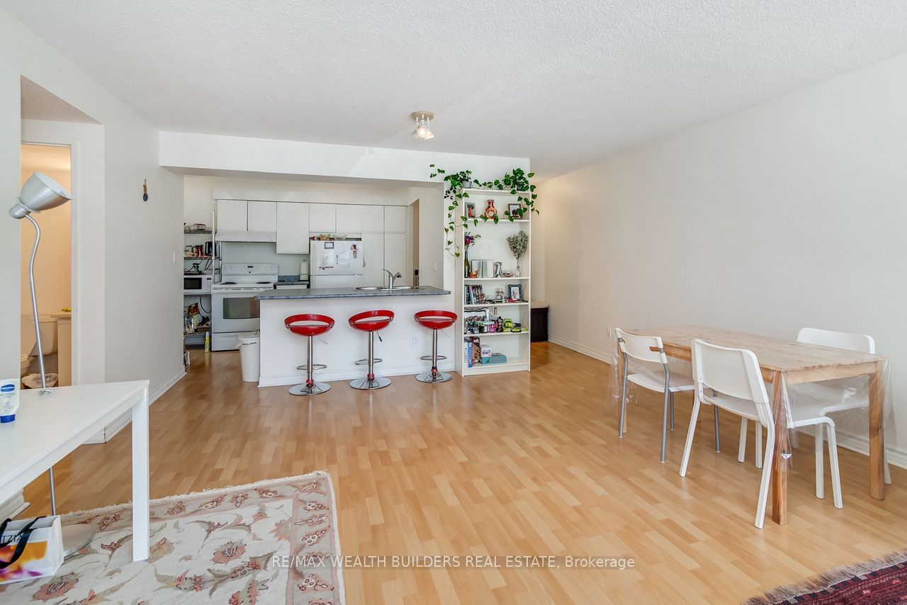 633 Bay St, unit 219 for sale