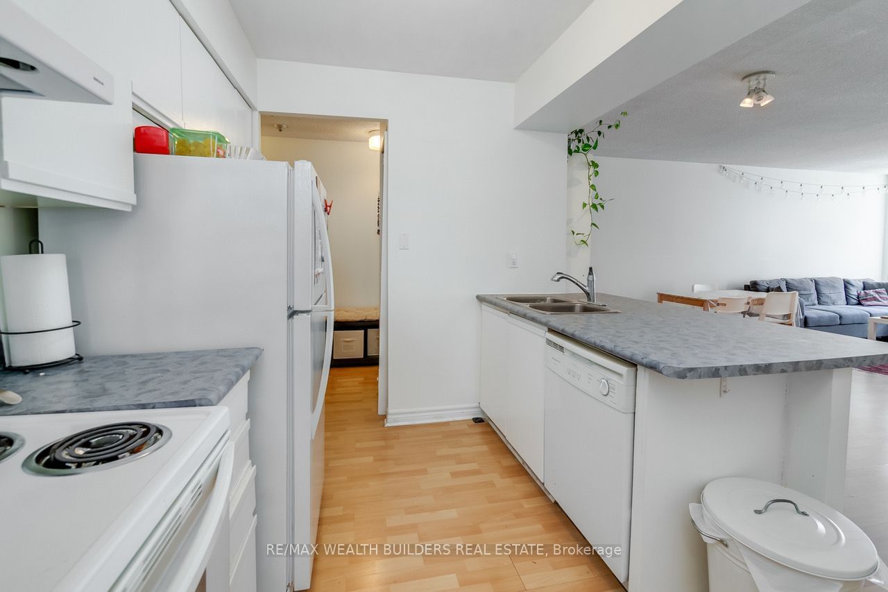 633 Bay St, unit 219 for sale