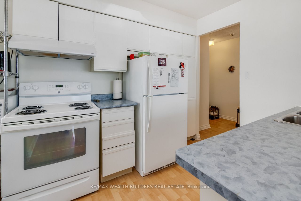 633 Bay St, unit 219 for sale