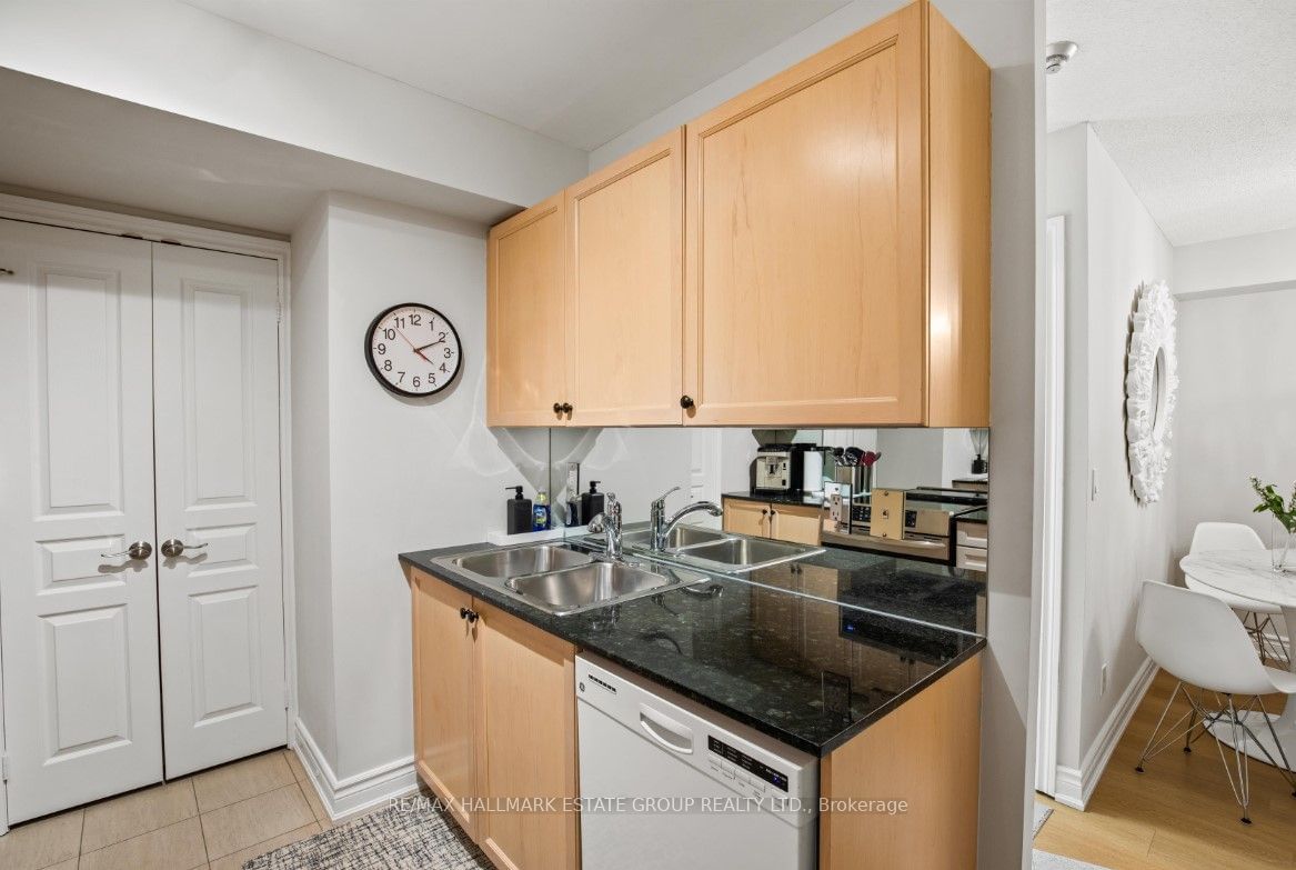 1 Balmoral Ave, unit 202 for rent