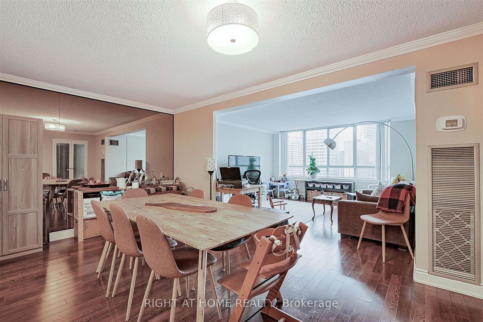 633 Bay St, unit 1615 for sale