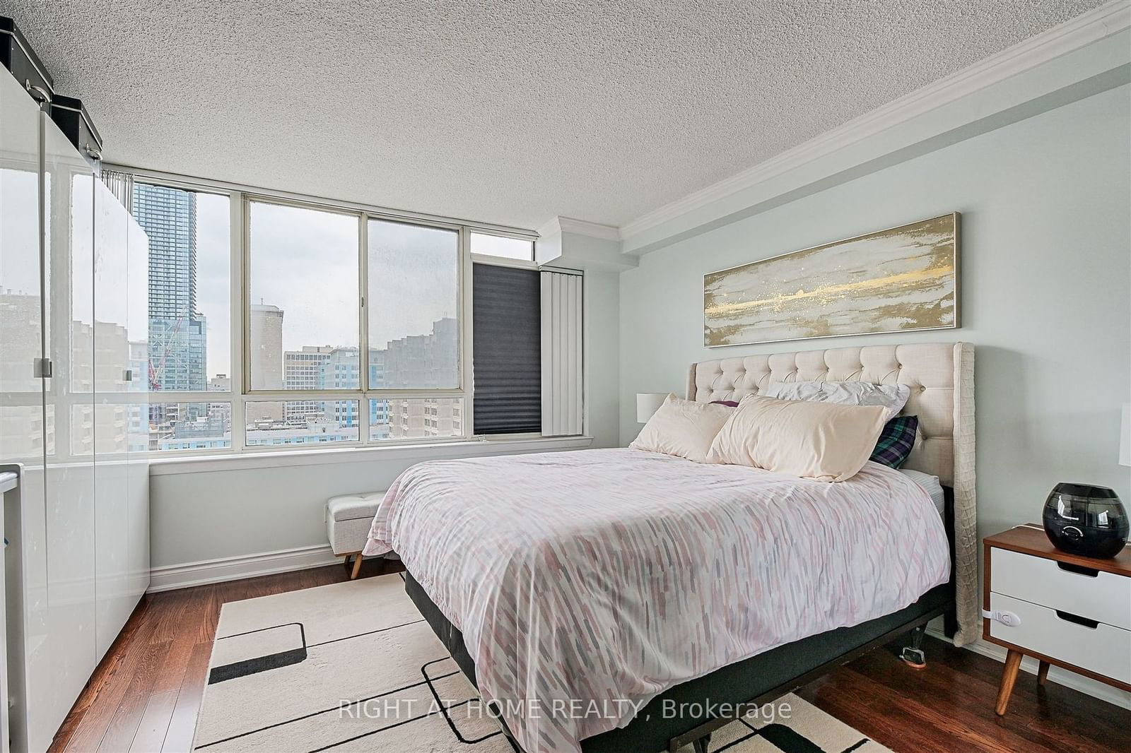 633 Bay St, unit 1615 for sale