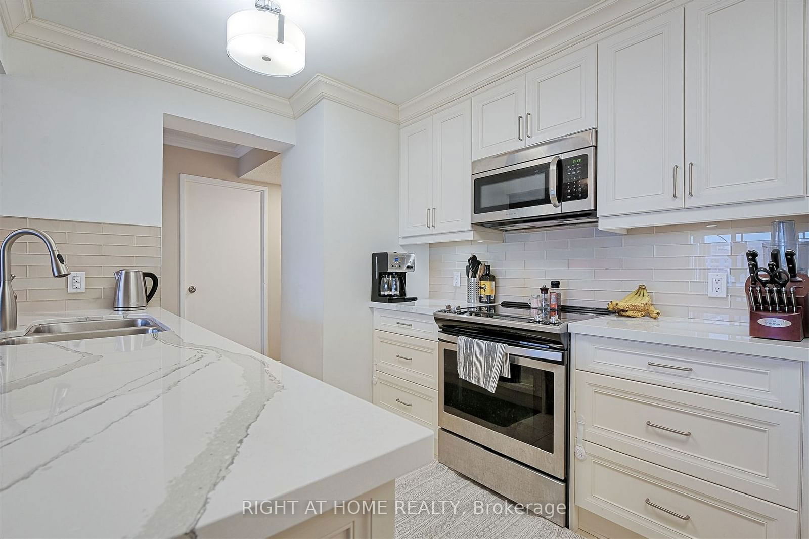 633 Bay St, unit 1615 for sale