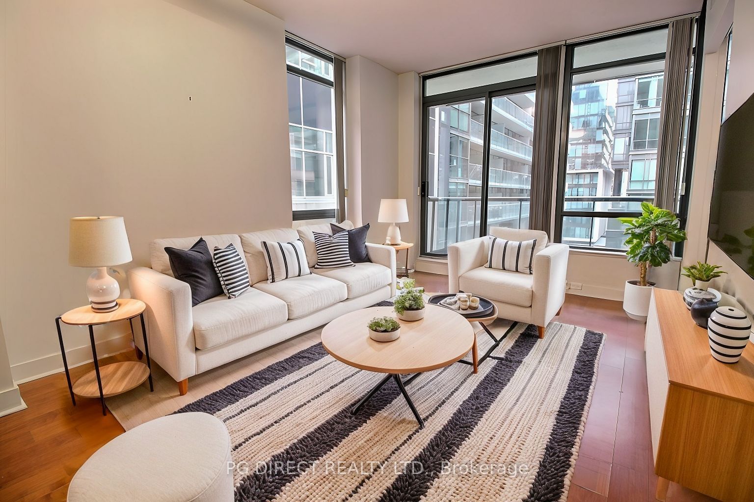 438 King St W, unit 604 for sale